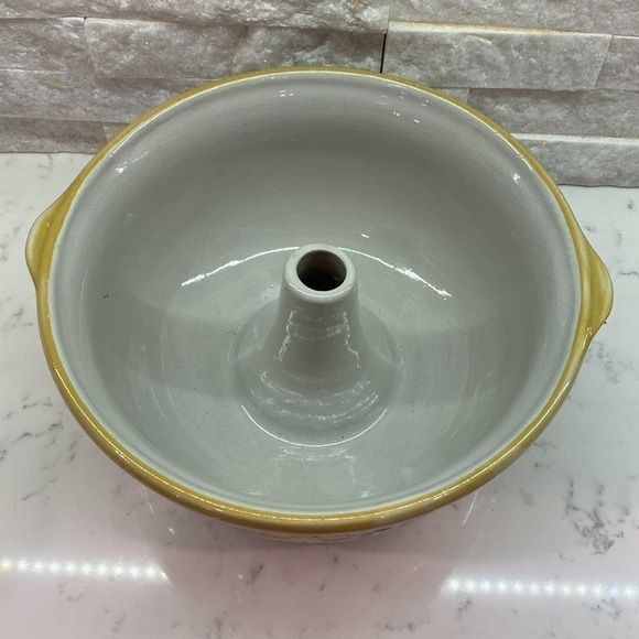 Vintage Artistry Pottery Bundt Jello Cake Mold.   Beautifully Painted - Picture 4 of 9